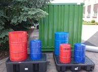 250 L juoda polietileninė paletinė vonia chemikalų prasiliejimams 03
