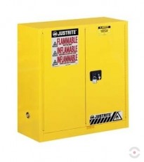 Safe 114 L cabinet for flammable materials