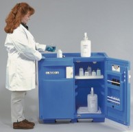 7.5 L safe polyethylene container for acids in cabinet