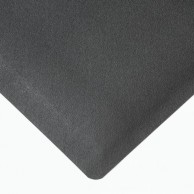 Mažinantis_nuovargį_Pebble_Trax_kilimėlis_suvirinimo_darbo_vietose_3