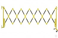 Sudedamas_žirklinis_barjeras_3,6_m_25x4_mm_geltonai_juodas_tvirtinamas_prie_sienos_su_ratukais