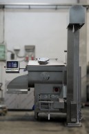 Vakuuminė-maišyklė-RXK200V-vaizdas-su-koloniniu-krautuvu
