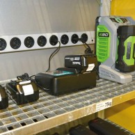 Akumuliatorių-įkrovimo-spinta-BATT-90-124-880-300-2-durys-4-saugojimo-lentynos-03