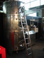 Closed type stainless steel tanks 1000-10000 L of liquid food products 2